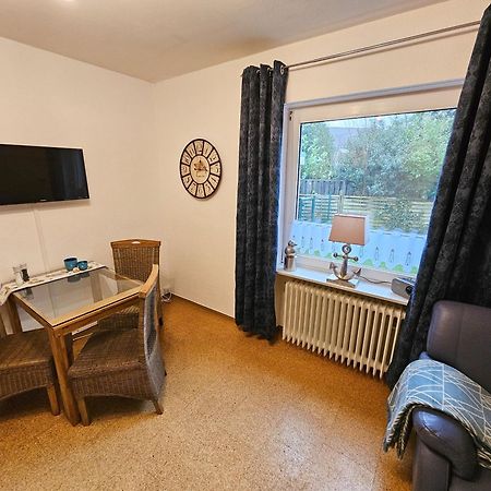 Ferienwohnungen Im Haus Ankerplatz Эзенс Экстерьер фото