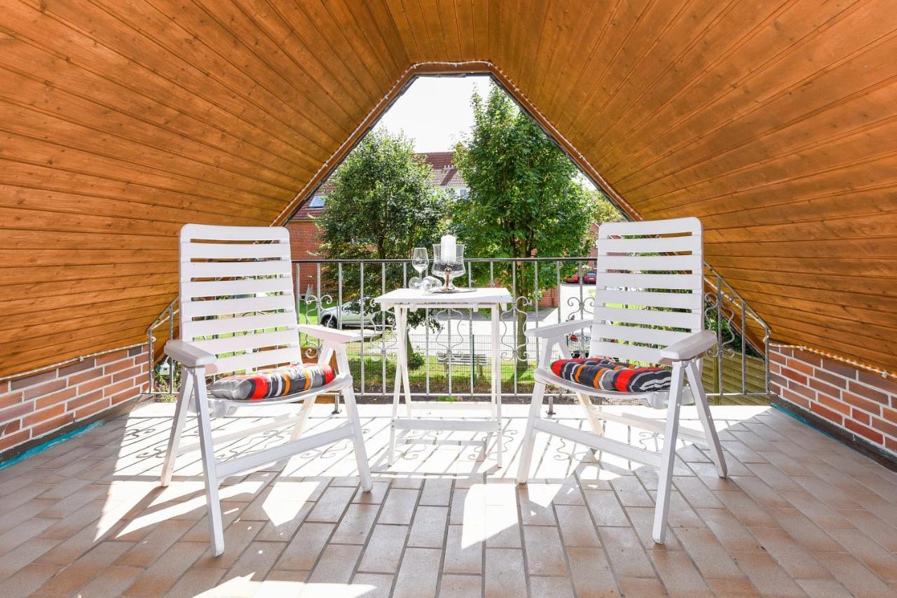 Ferienwohnungen Im Haus Ankerplatz Эзенс Экстерьер фото